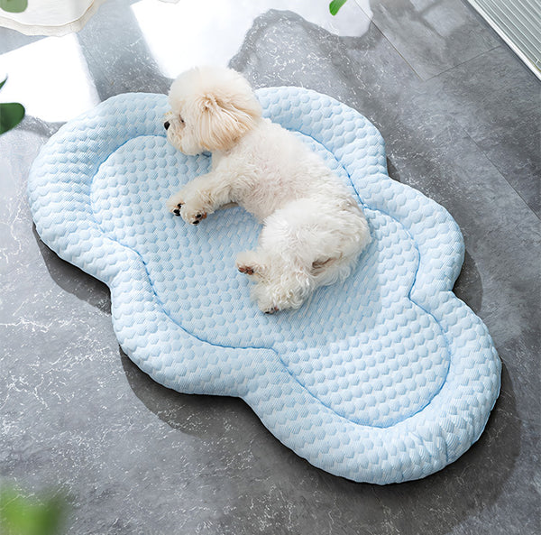 Tapis rafraîchissant en forme de nuage pour chiens de petite et moyenne taille